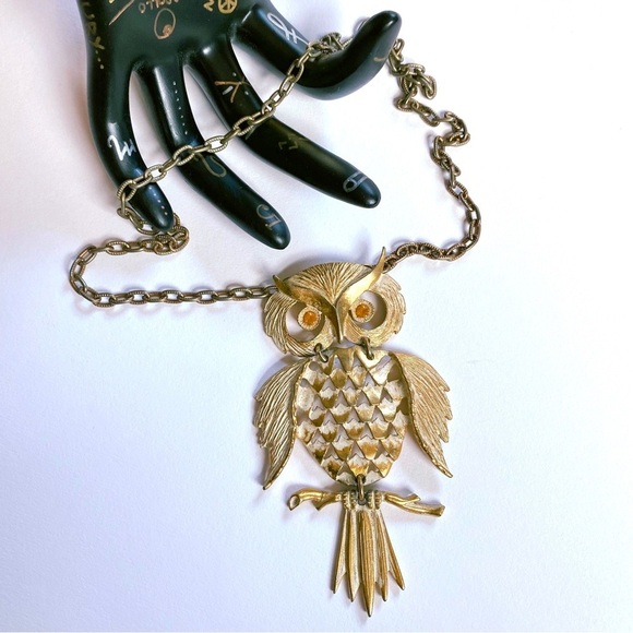 Vintage Jewelry - Vintage 1970s Gold Tone Owl Necklace